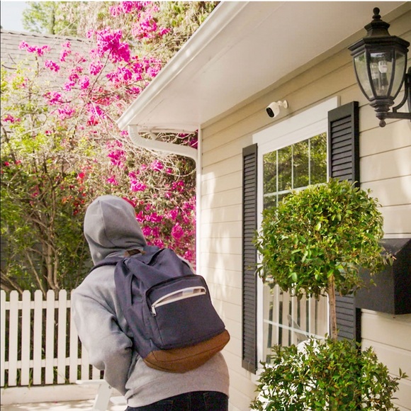 Arlo Essential Spotlight Camera | Wire-Free, 1080p Video | Color Night Vision - Picture 15 of 15